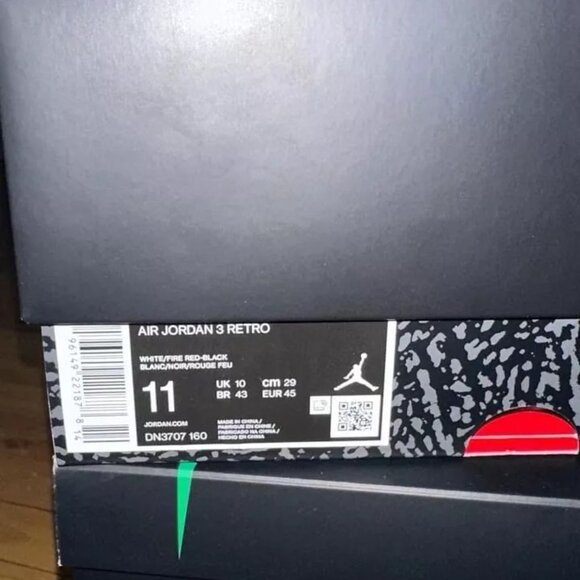 Size 11 - Jordan 3 Retro Mid Fire Red - Picture 4 of 4